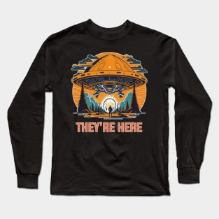 UFO and aliens are here Long Sleeve T-Shirt